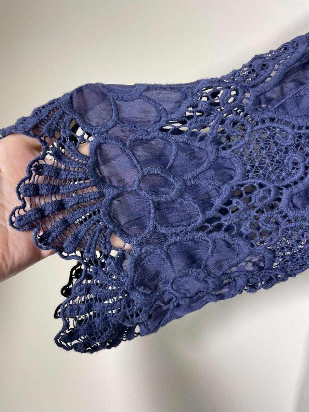 Le Marais Paris 100% Silk Navy Blouse Size L Artsy Bell Sleeve Lace Embroidered! - Picture 2 of 5